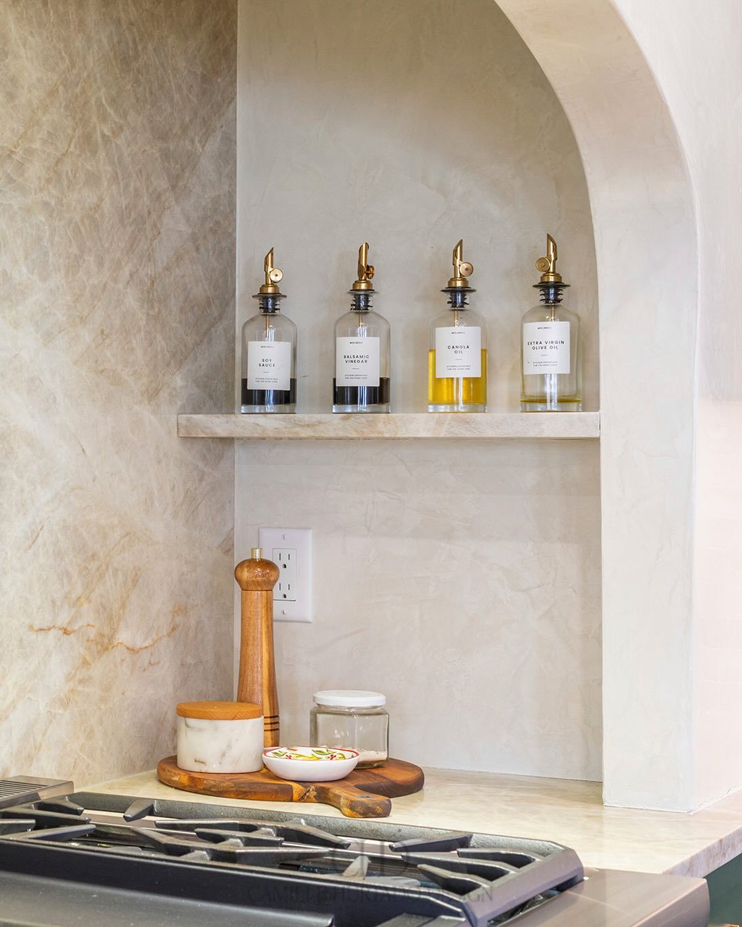 Arched shelf niche detail