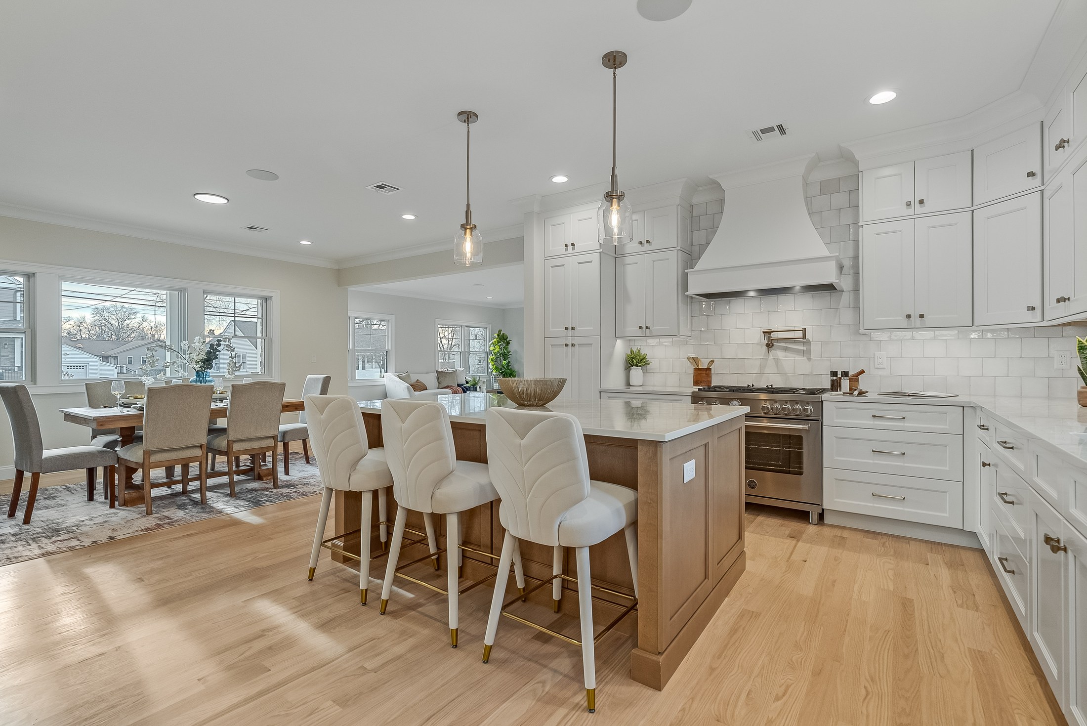 11 Laurel Place — Kitchen - Open to Dining