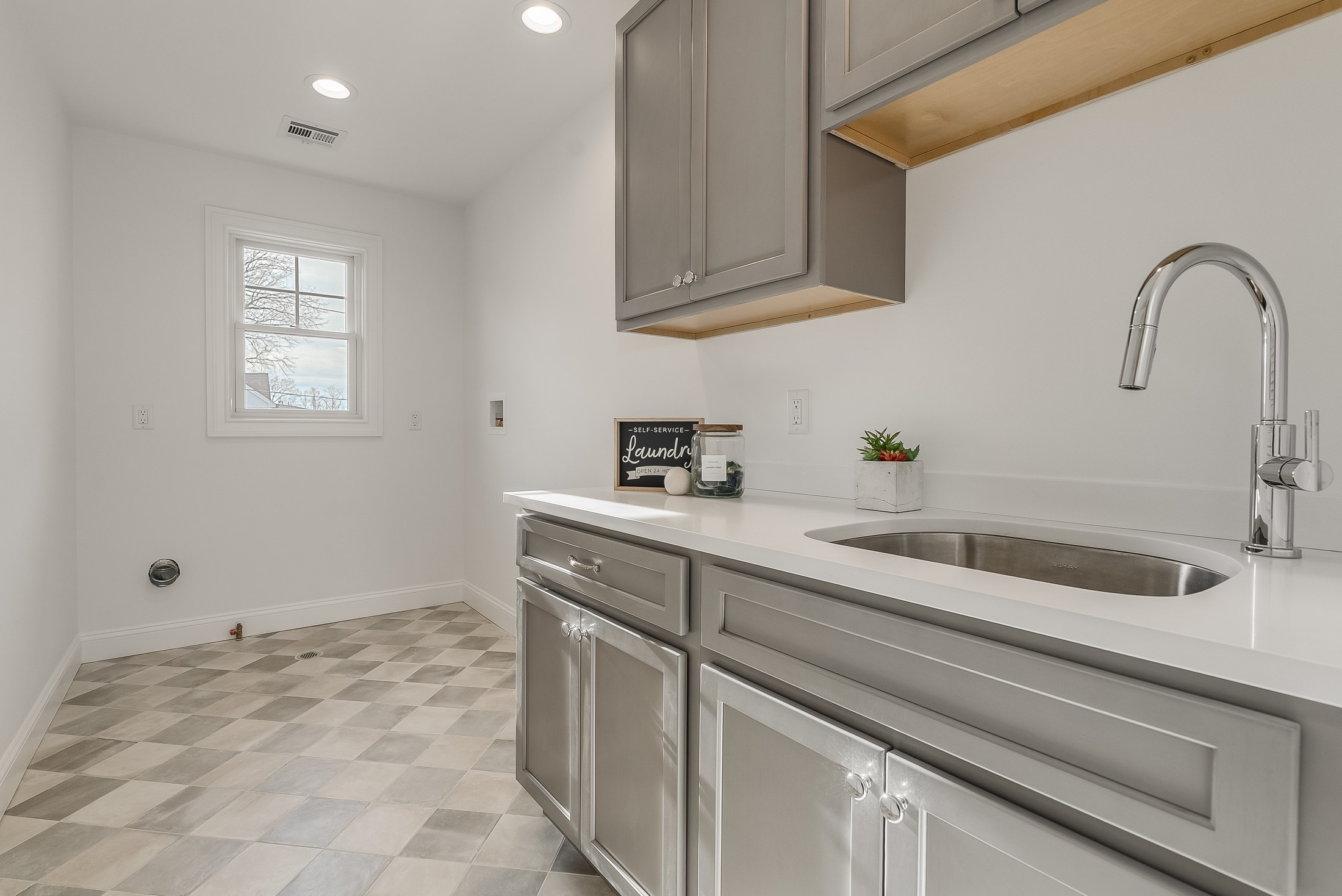 11 Laurel Place — The Laundry Room