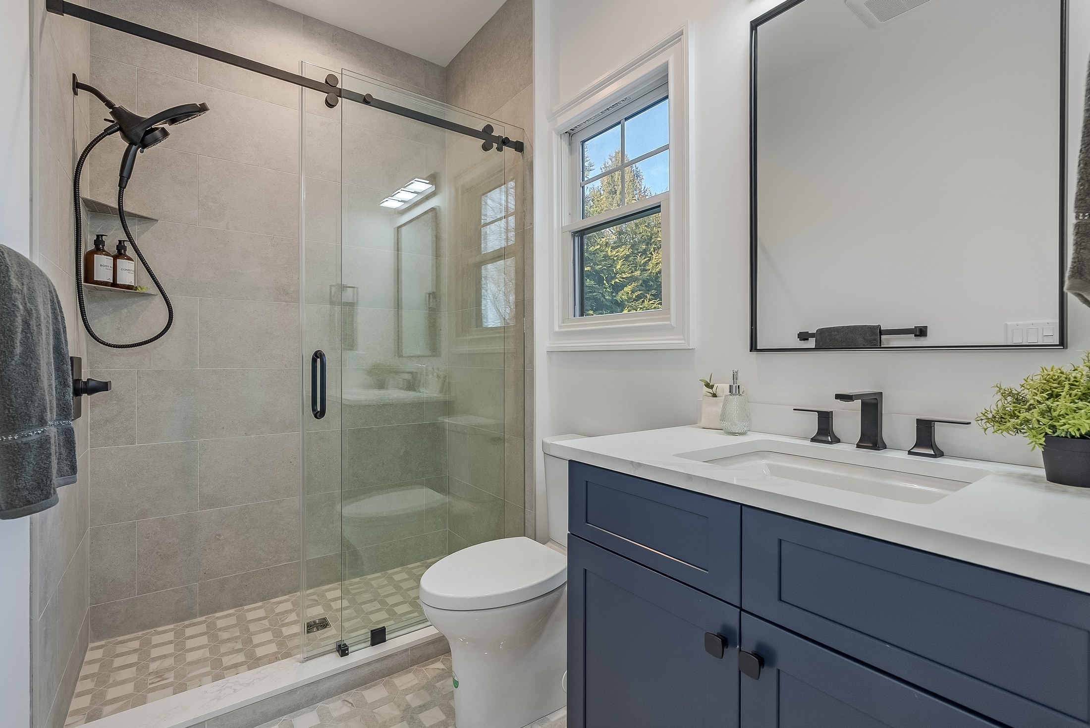 11 Laurel Place — The Guest Bath